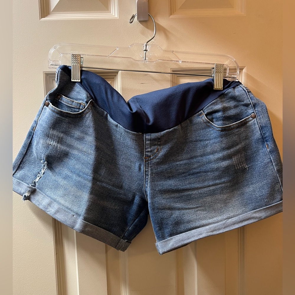 Super comfy maternity Jean shorts